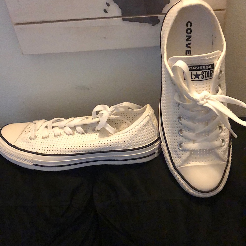 White low top converse “chucks”